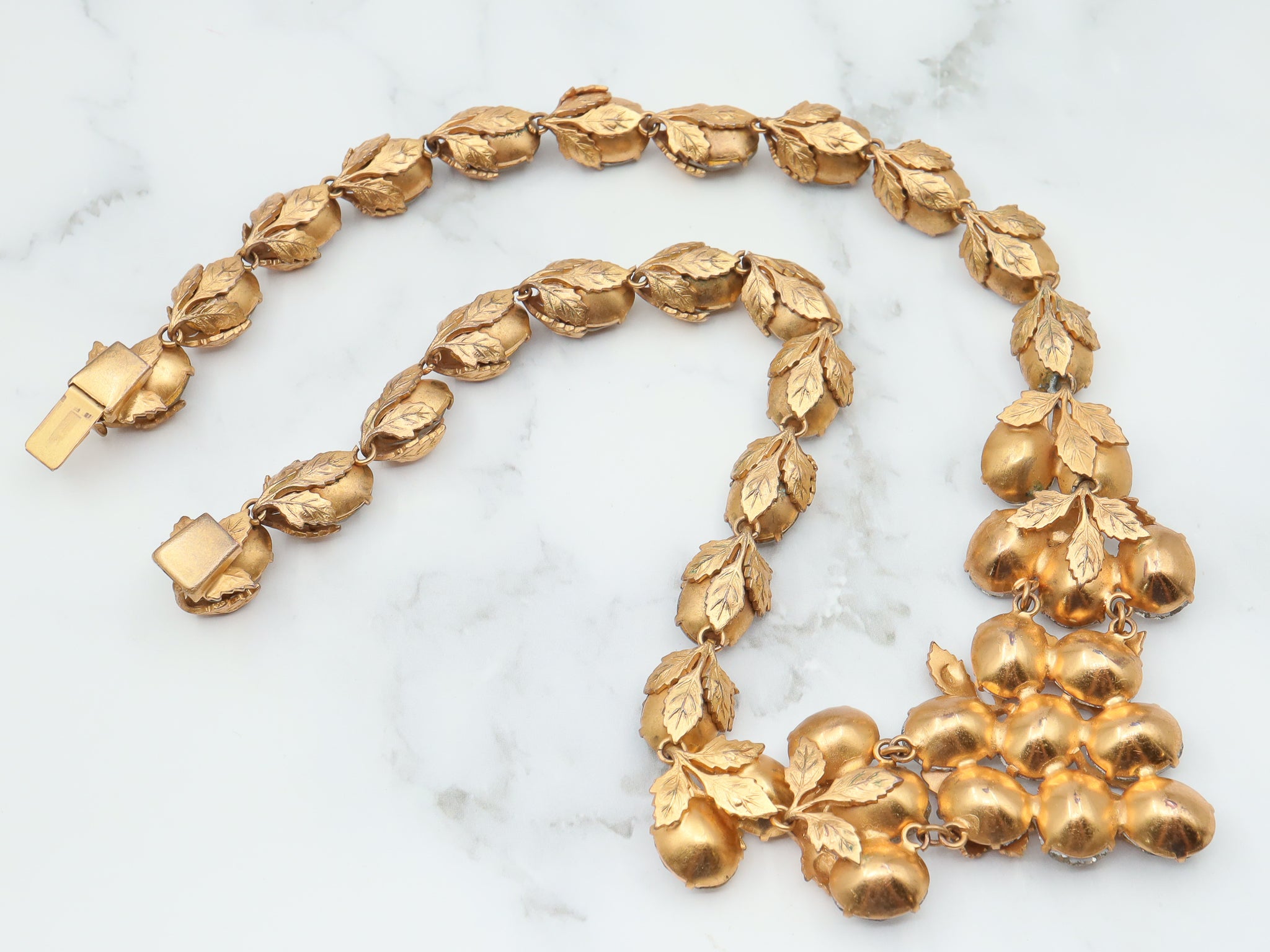 Exceptional antique Victorian foil back paste gold plated leaf detailed necklace 18.5"